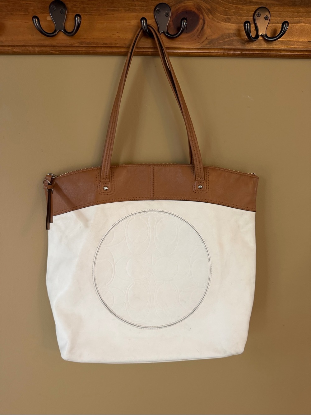 Coach purse authentic, white/tan shoulder fashion bag
